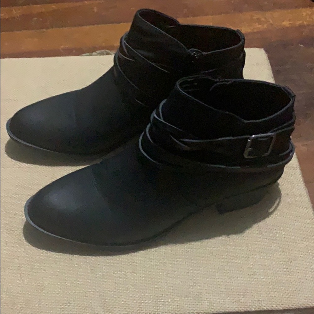 Black leather madden girl bootie